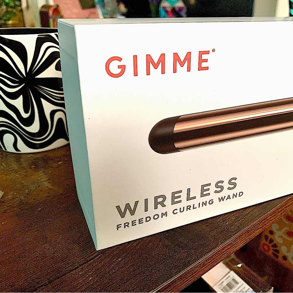 Brand New Wireless Curling Iron (Salon Quality Rose Gold Barrel & Black Velvet)